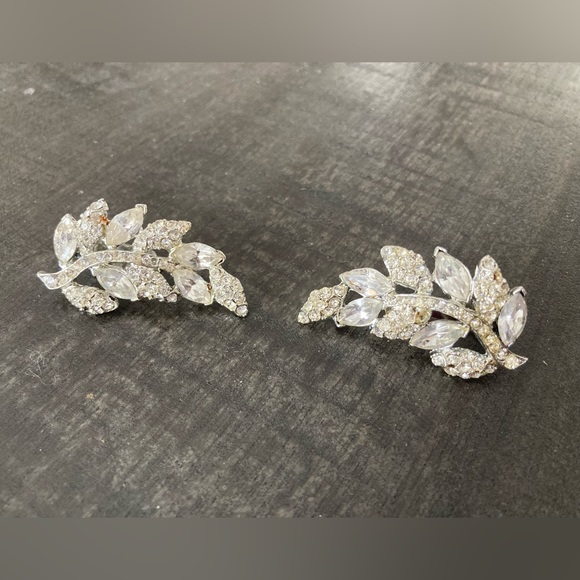Vintage Clear rhinestones leaf dress clips. - Picture 1 of 6